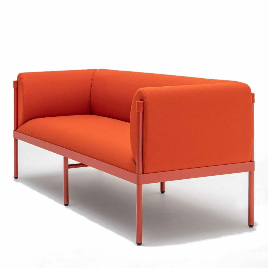 Sofá de tres plazas de diseño, Stilt óxido naranja