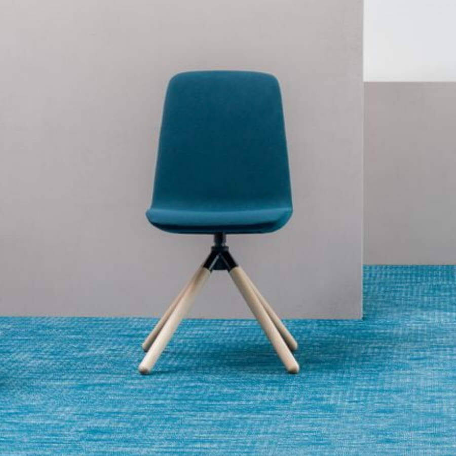 Silla café industrial de diseño, pata piramidale madera, Ulti verde