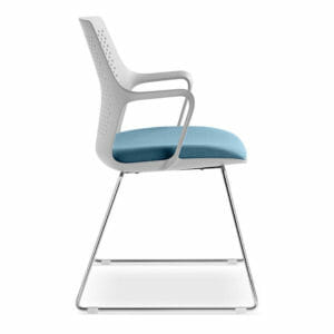 Silla auxiliar multifuncional de diseño, de pata patin, Tara plastico blanco tapizado azul